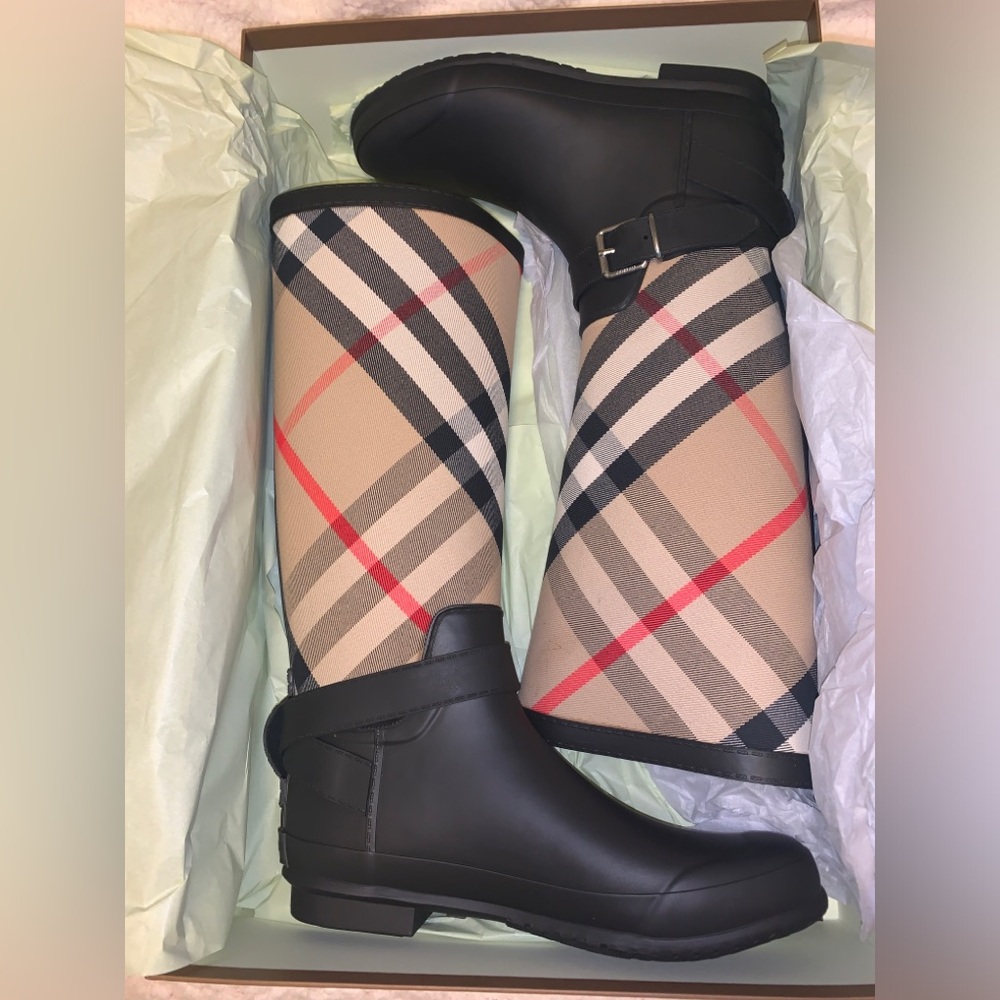 BURBERRY RAINBOOTS - Picture 1 of 8